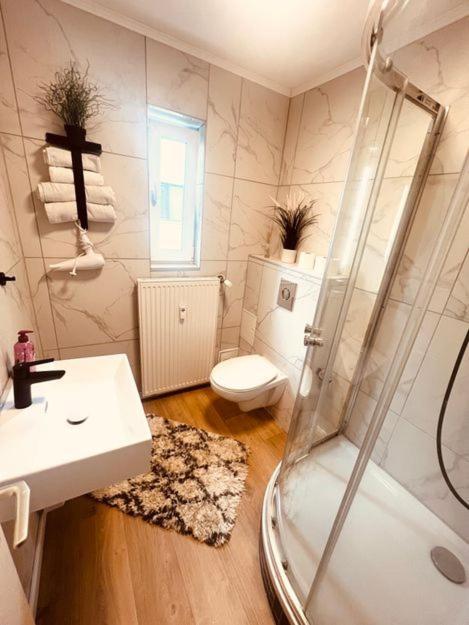 Ferienwohnung An Der Uniklinik Mit Eigener Kueche Und Renoviertem Badezimmer Homburg  Buitenkant foto